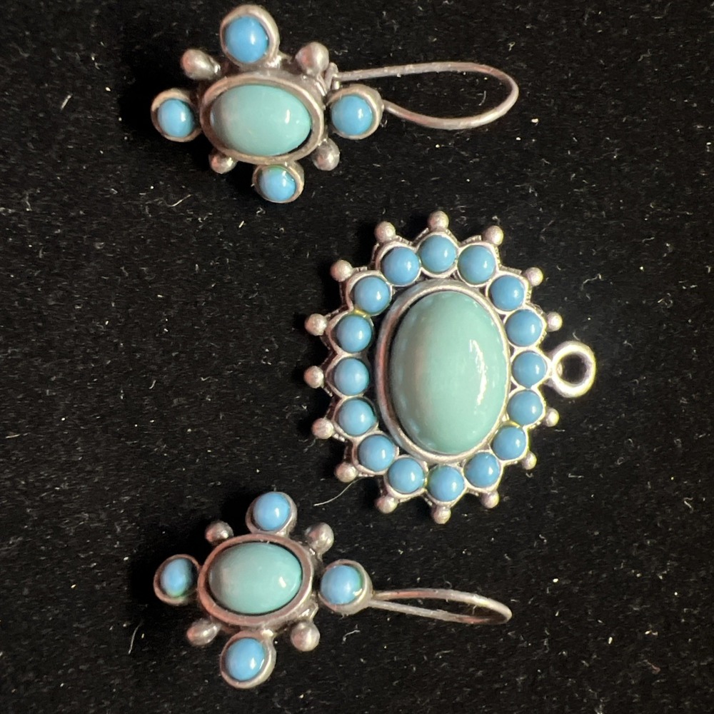 Nina Ricci Vintage Faux Turquoise Jewelry Set Pendant and Earrings J33